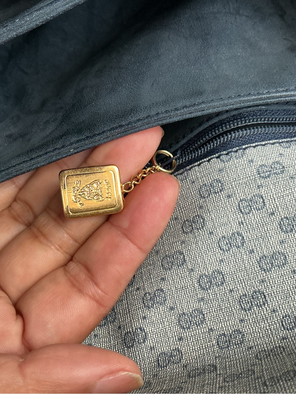 GUCCI Classic Monogram Crossbody Bag in Light Gray and Black - Picture 6 of 16